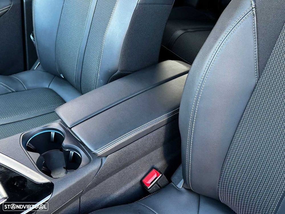 Peugeot 3008 1.6 Hybrid GT Pack e-EAT8 - 14