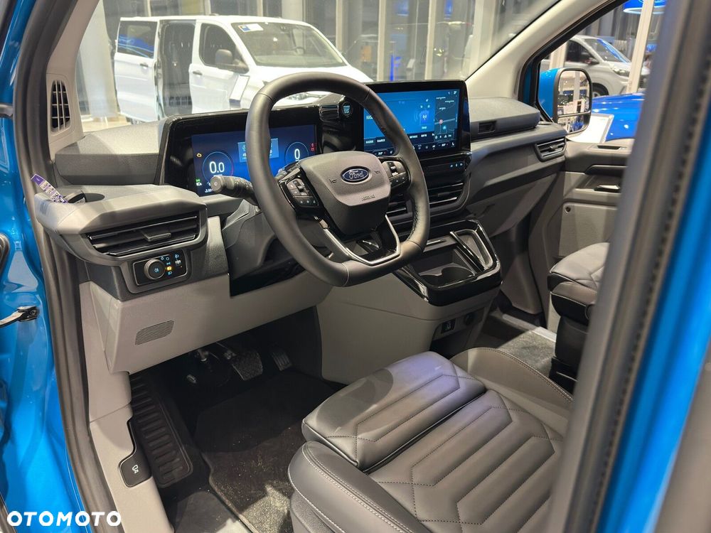Ford Tourneo Custom - 13
