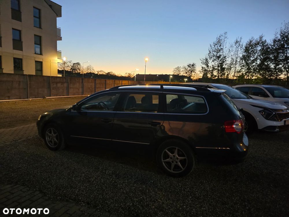 Volkswagen Passat 1.9 TDI DPF Sportline - 11