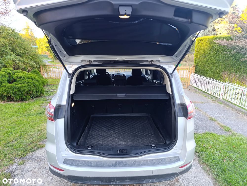 Ford S-Max - 13
