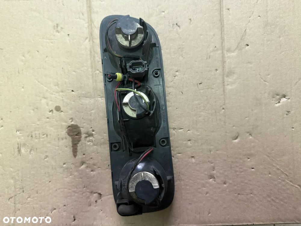 Reflektor / lampa tylna w zderzak nissan terrano 2 - lewa strona - oryginalna - 2