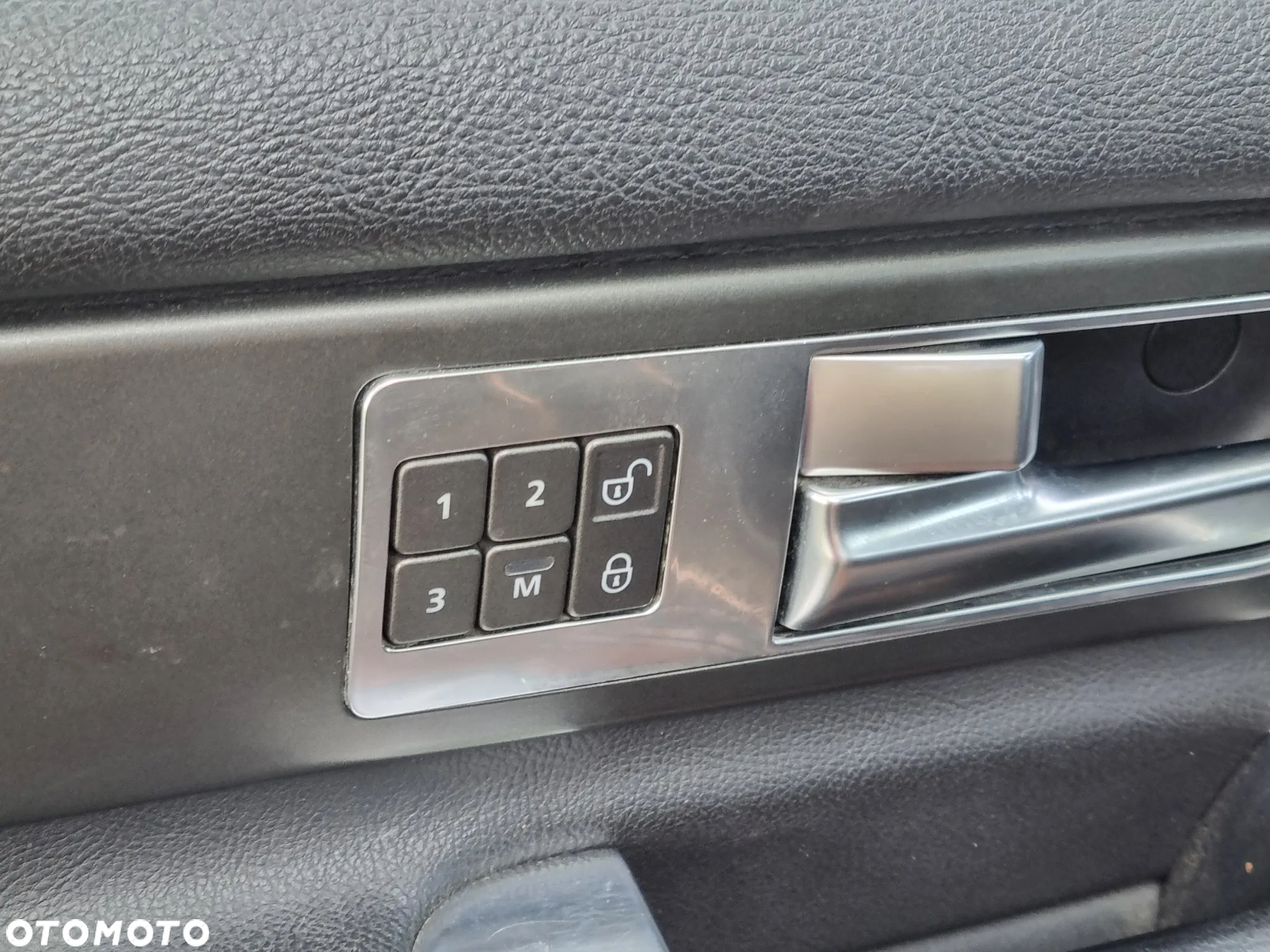 Land Rover Discovery IV 3.0D V6 HSE - 25