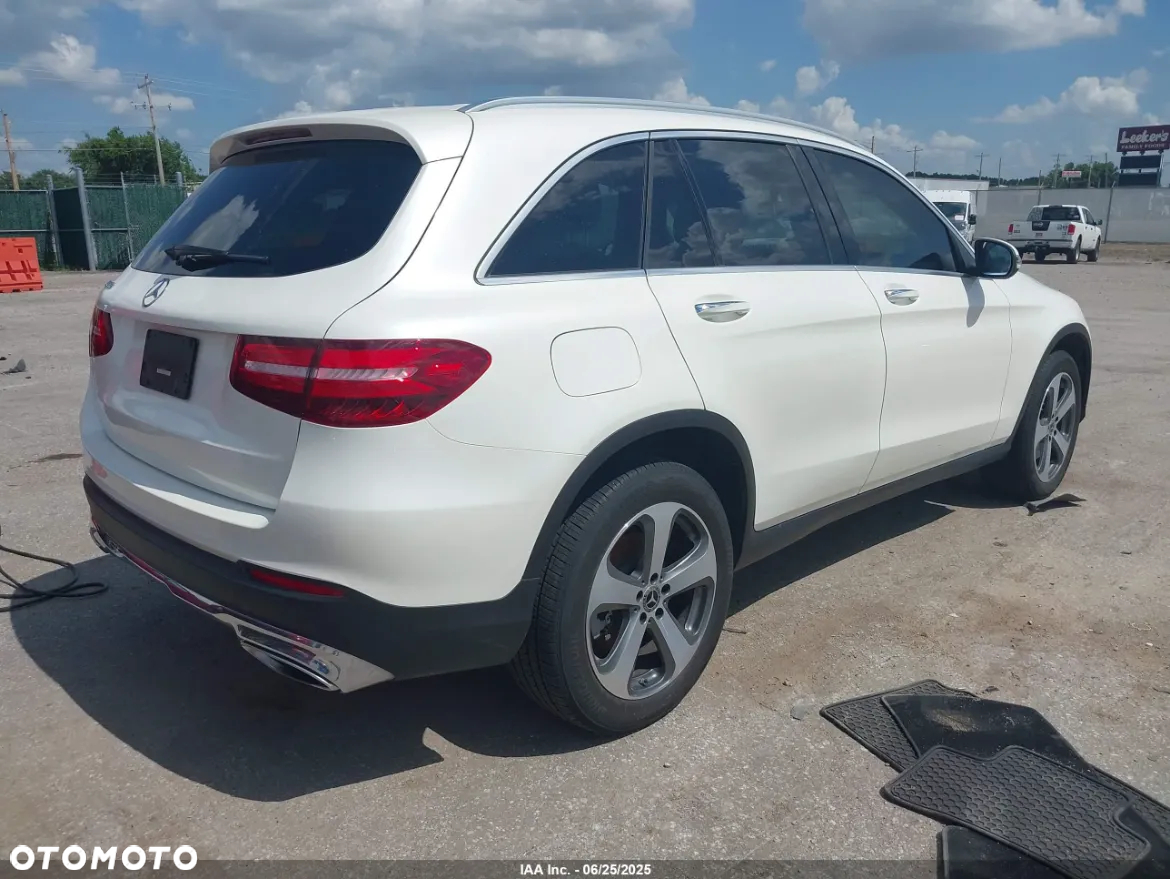 Mercedes-Benz GLC - 9