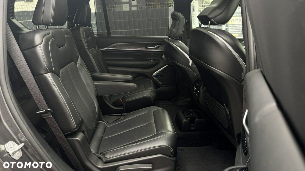 Jeep Grand Cherokee - 35