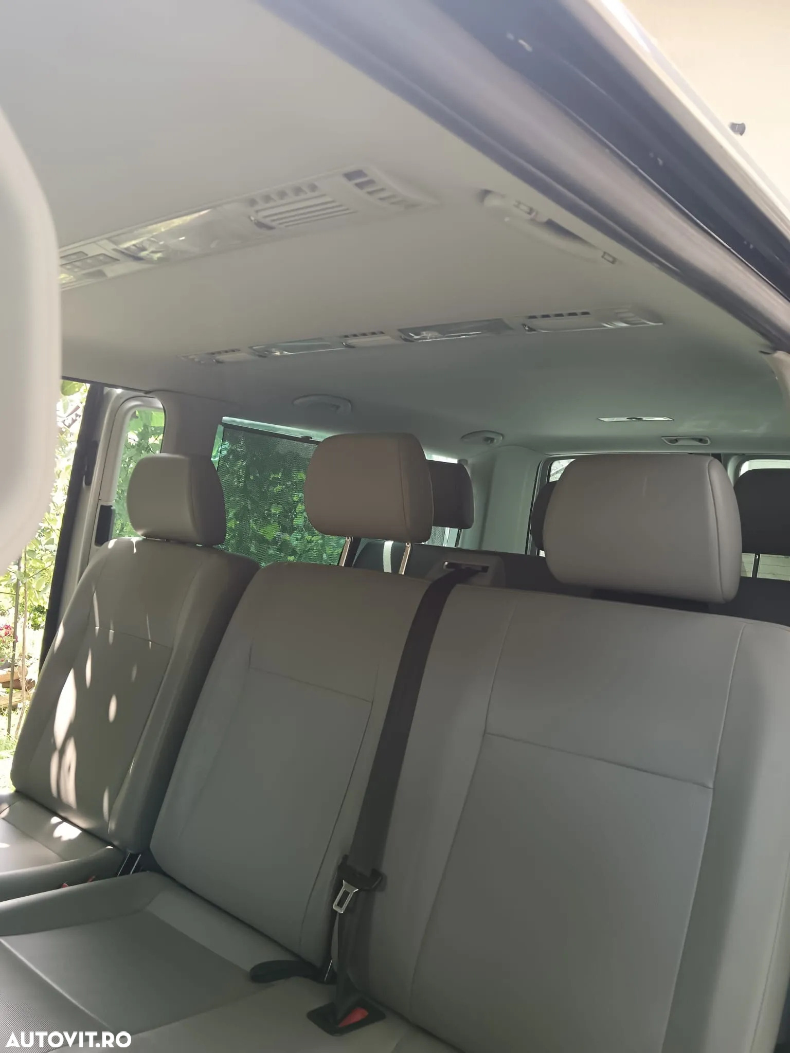 Volkswagen Caravelle - 18