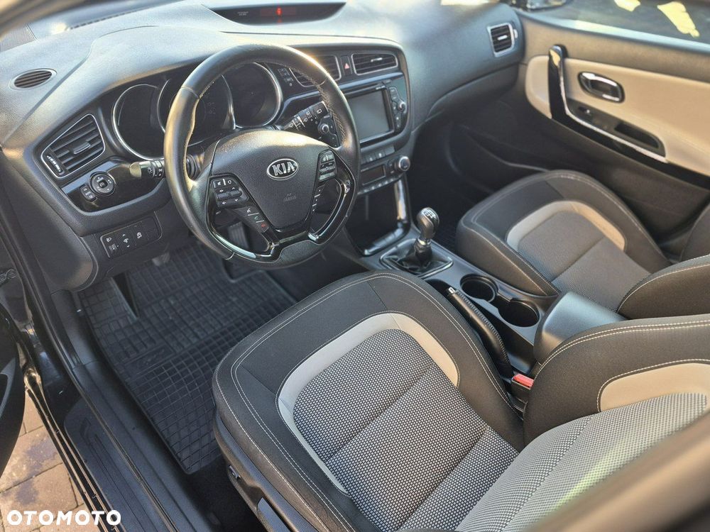 Kia Ceed - 10
