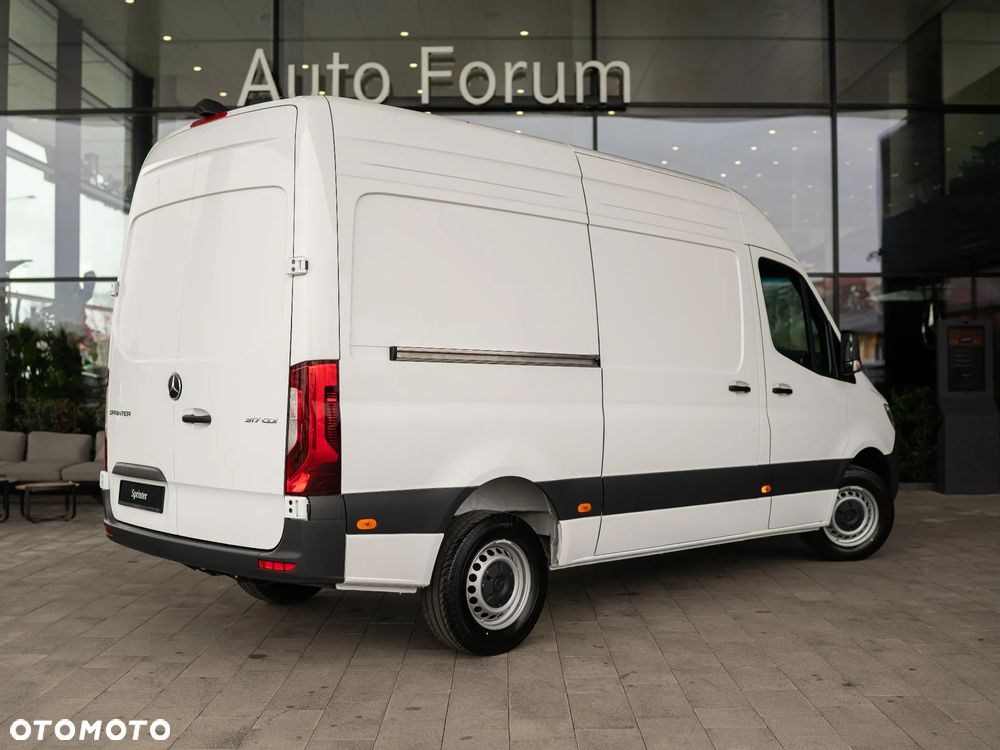 Mercedes-Benz Sprinter - 4