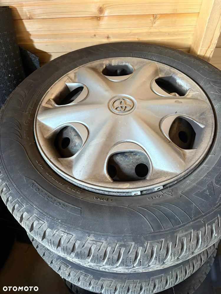 Toyota Camry - 18