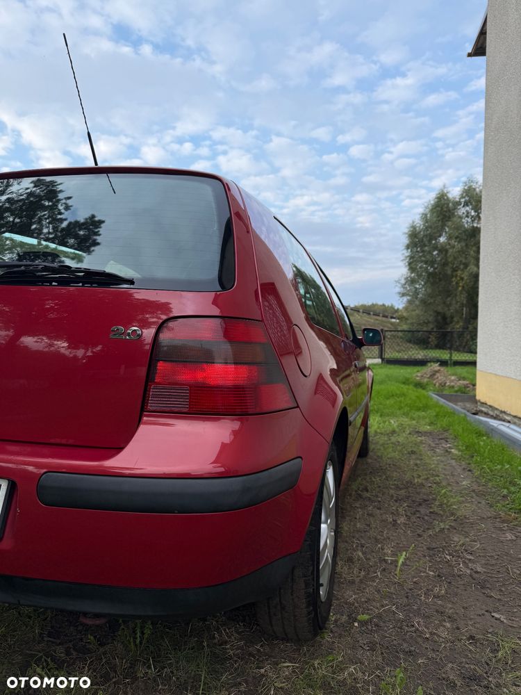 Volkswagen Golf - 10