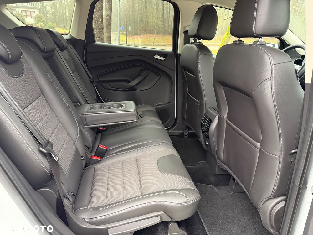 Ford Kuga 2.0 TDCi 2x4 Titanium - 34