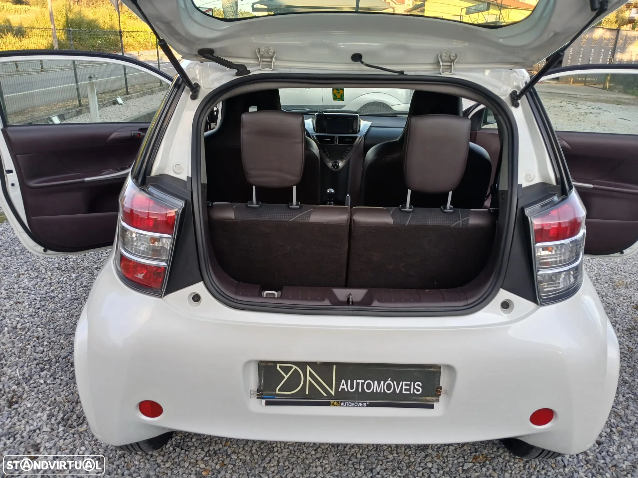Toyota iQ 1.0 VVT-i - 9