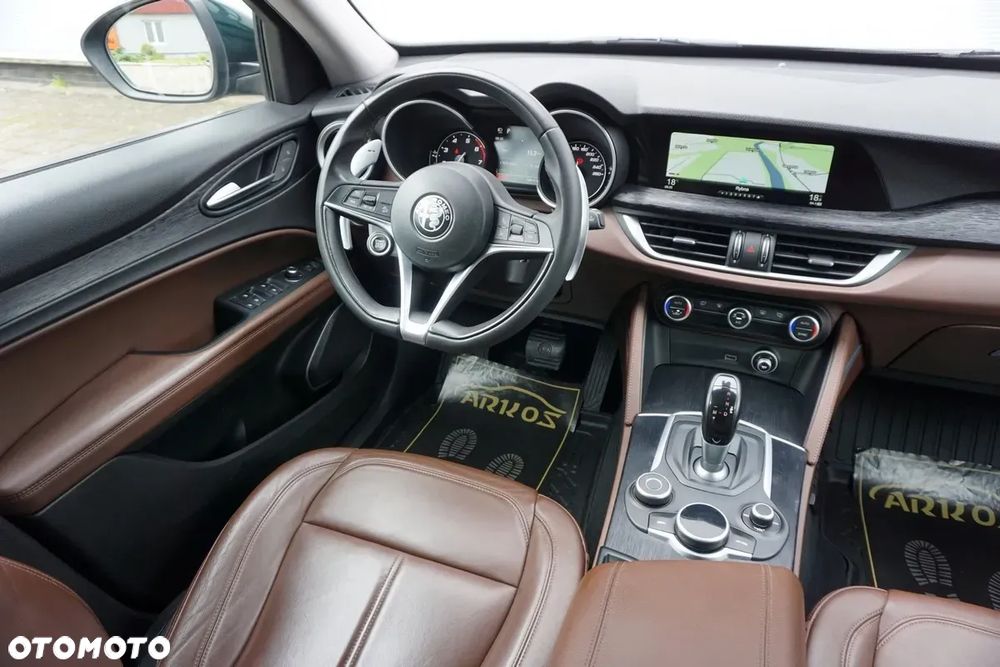 Alfa Romeo Stelvio 2.0 Turbo 16V AT8-Q4 First Edition - 9