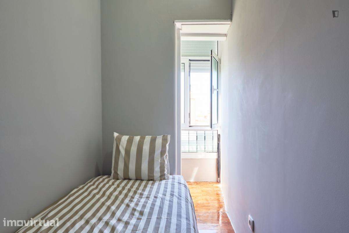 Quarto - localizado em Amadora Lisbon - Grande imagem: 2/28