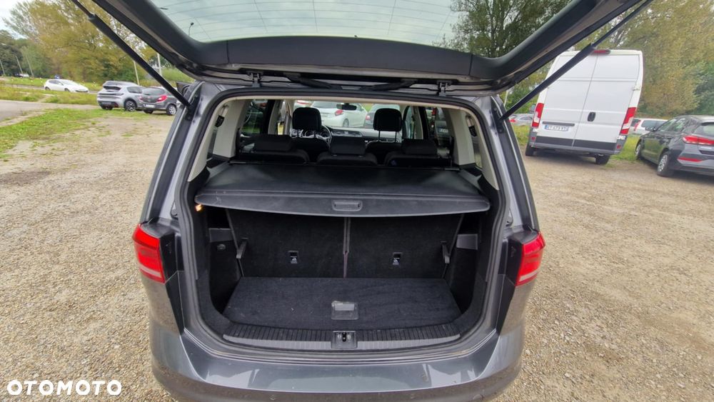 Volkswagen Touran - 11