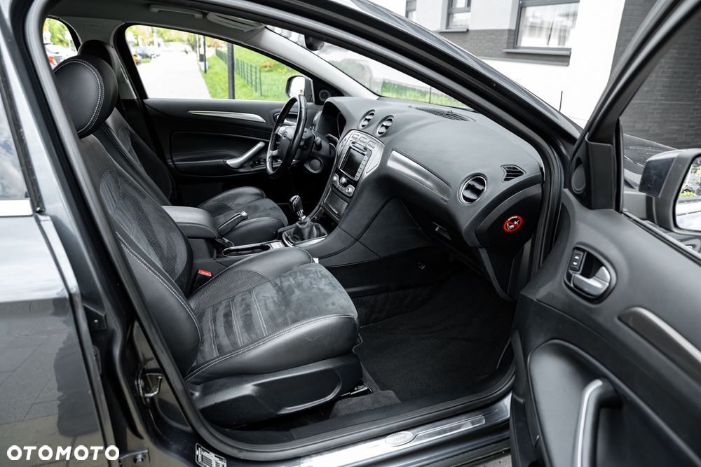 Ford Mondeo SW 2.5 Titanium - 24