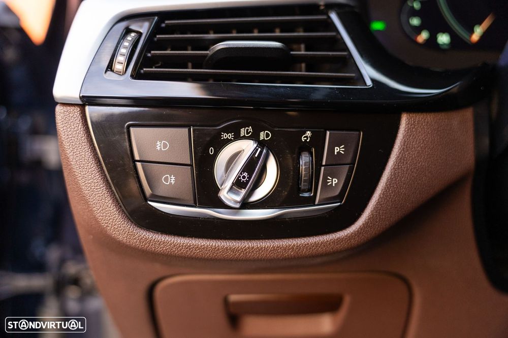 BMW 530 e iPerformance Line Luxury - 28