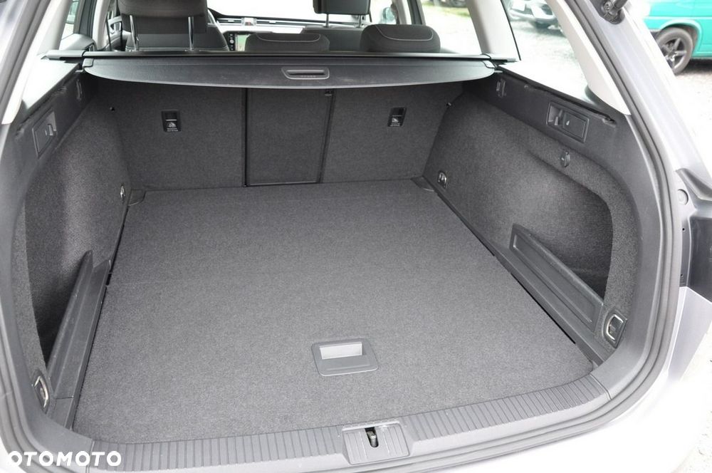 Volkswagen Passat - 27