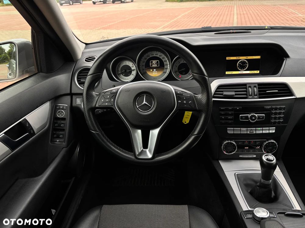 Mercedes-Benz Klasa C 180 CGI BlueEff Avantgarde - 21