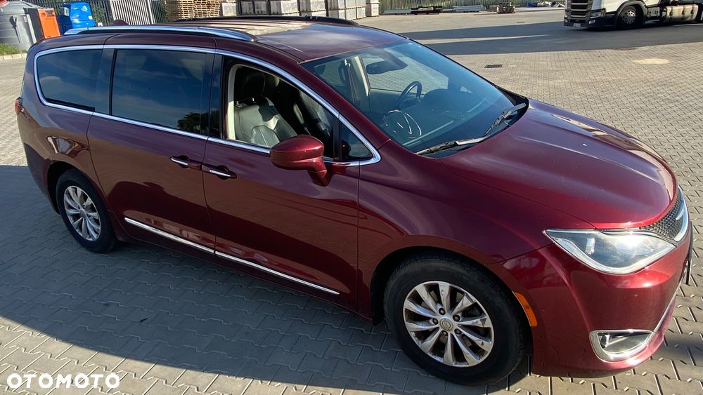 Chrysler Pacifica - 1