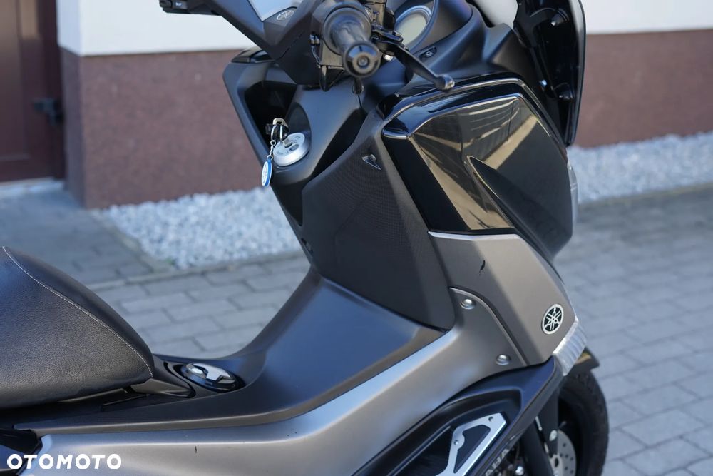 Yamaha NMAX - 10