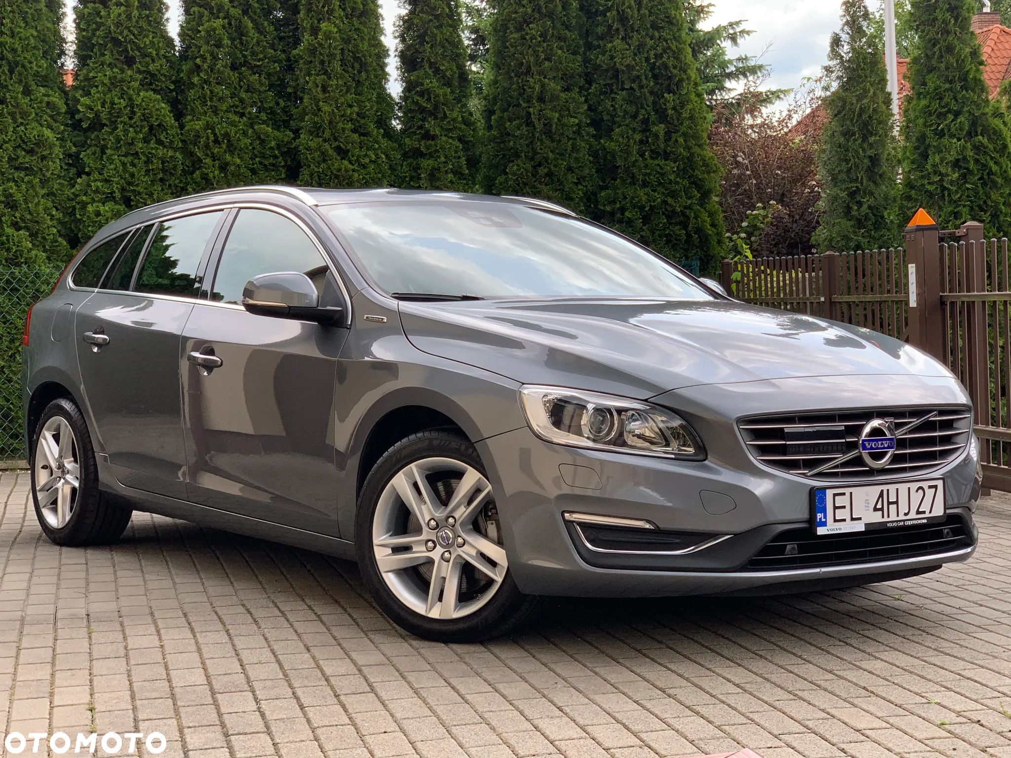 Volvo V60 D6 AWD Plug-in Hybrid Summum - 1