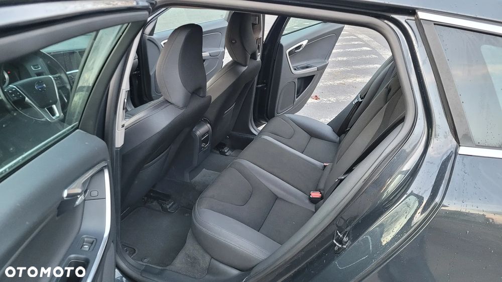 Volvo V60 D5 Momentum - 12