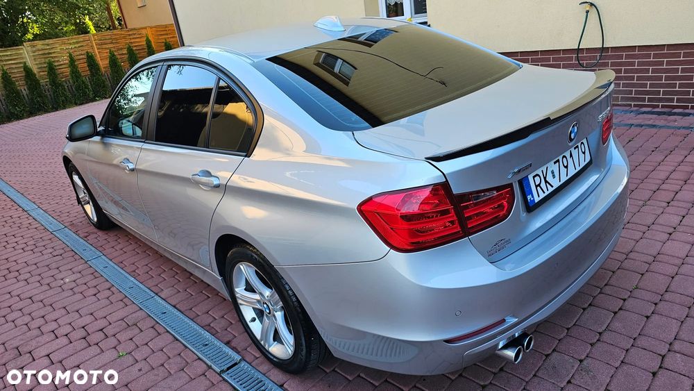 BMW Seria 3 328i xDrive Sport-Aut Sport Line - 26