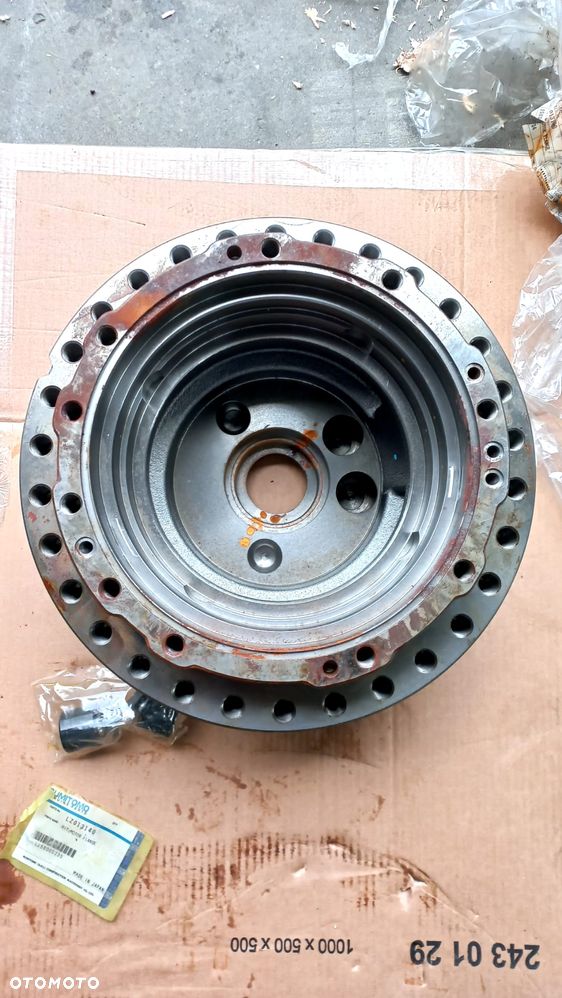 kołnierz silnika hydraulicznego   lz013140 l15b006235 case cx210d lc