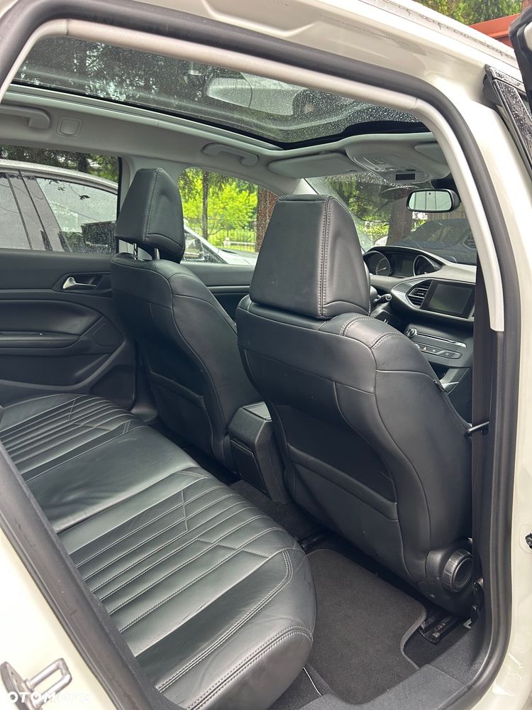 Peugeot 308 - 8