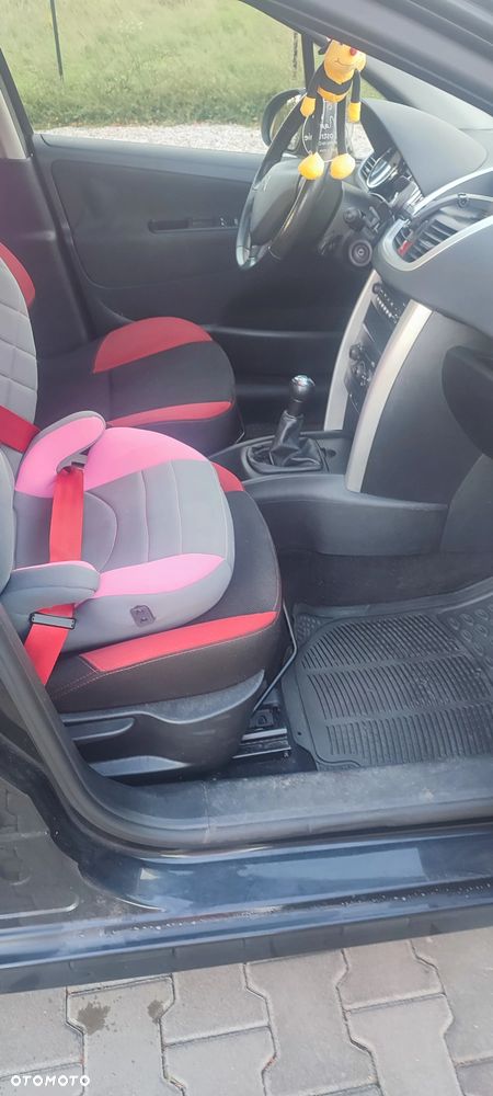 Peugeot 207 2011 photo 4