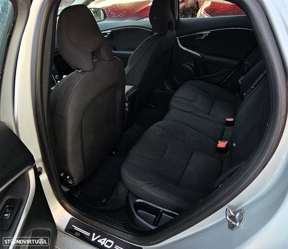 Volvo V40 D2 Kinetic - 25