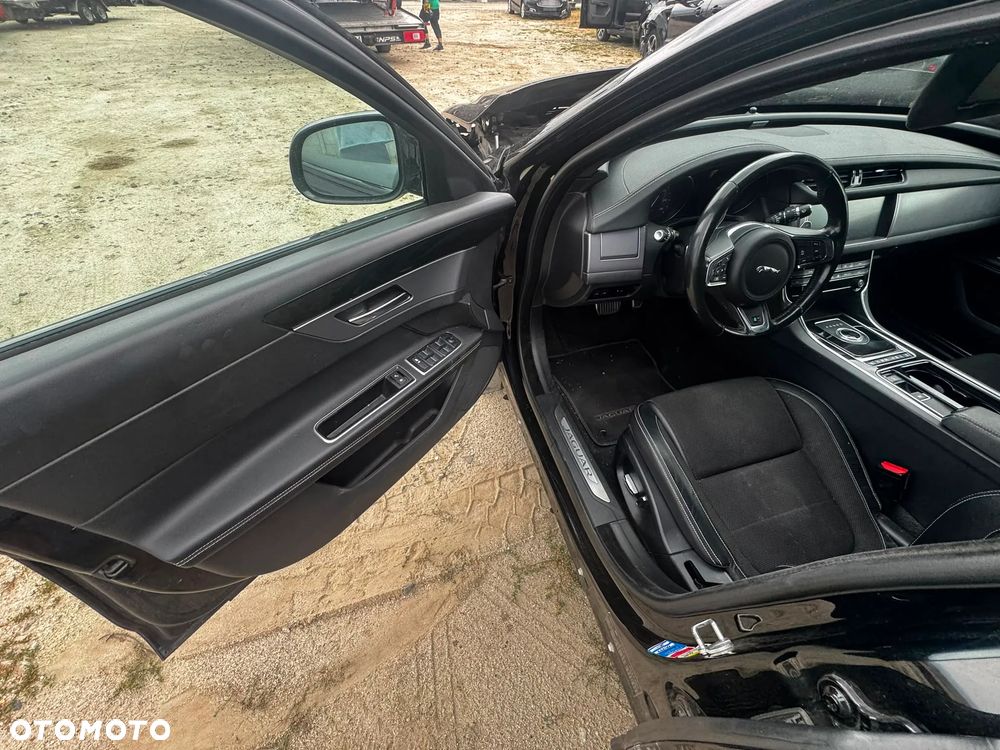 Jaguar XF 2.0 i4D AWD Pure - 11