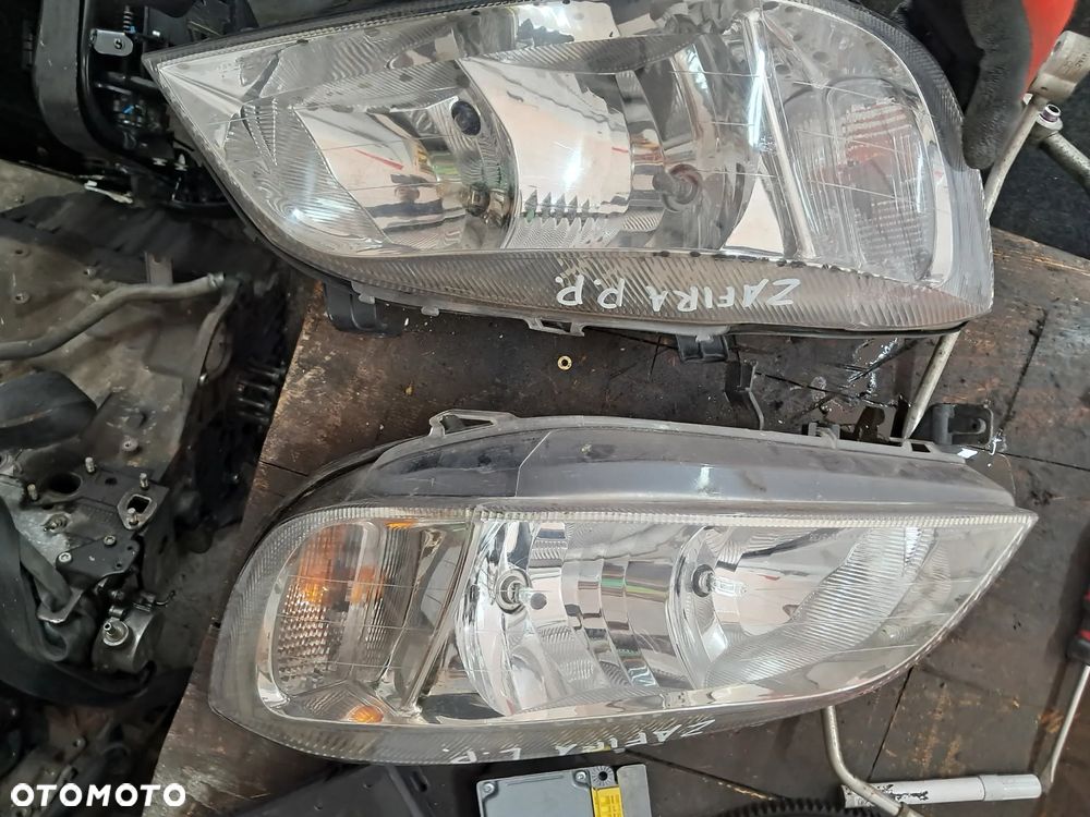 Opel Zafira A OPC Lampa przednia - 1