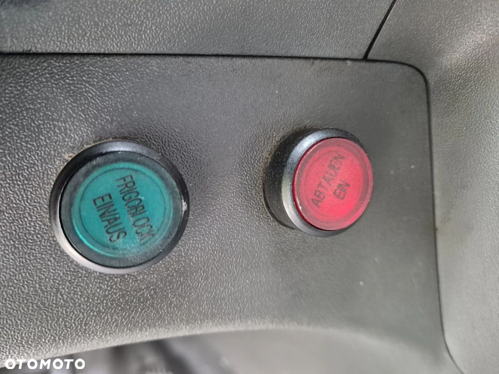 Chłodnia Mroźnia 8 palet, 4.5m , 2 komory, 2 parowniki, zasilanie stacjonarne na prąd, stan bdb! - 16