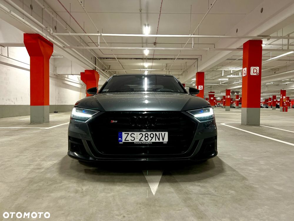 Audi S8 - 2