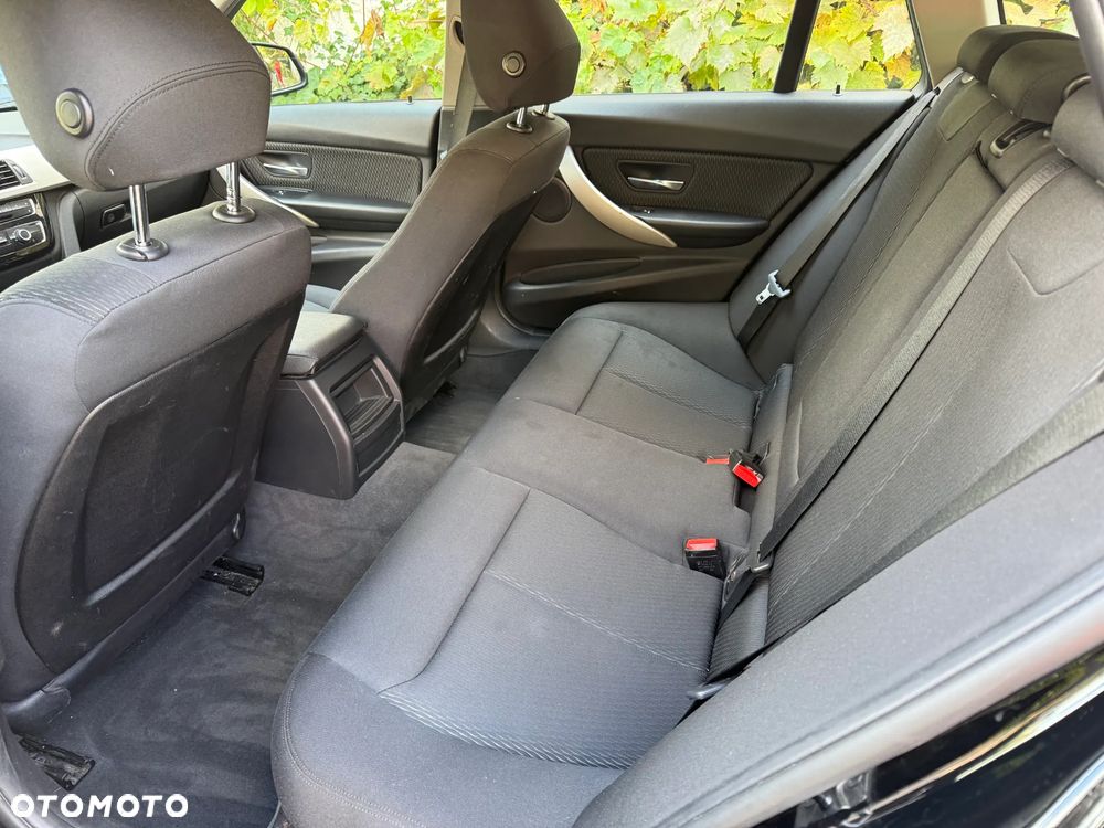 BMW Seria 3 318d - 12