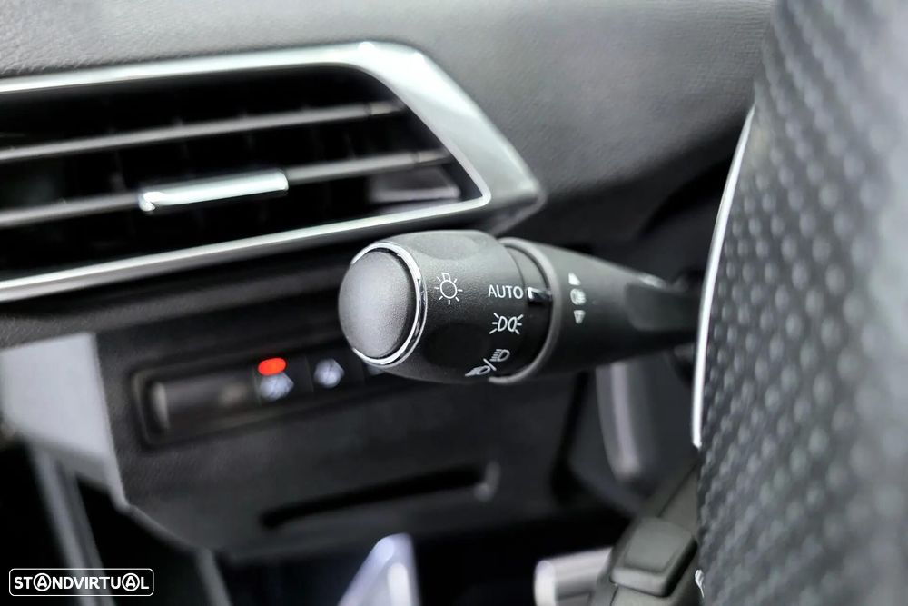 Peugeot 3008 1.6 Hybrid GT Pack e-EAT8 - 22