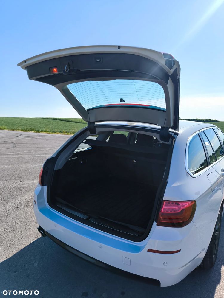 BMW Seria 5 520d xDrive - 13