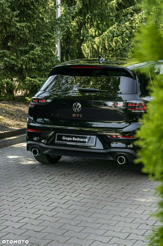 Volkswagen Golf - 11