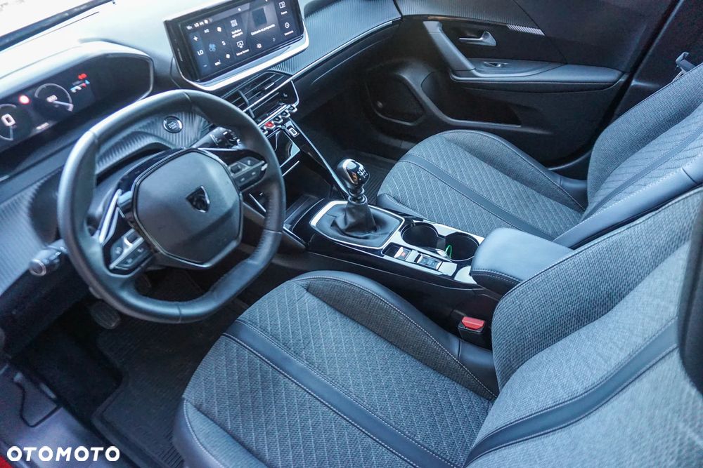 Peugeot 2008 1.2 PureTech Allure S&S - 28