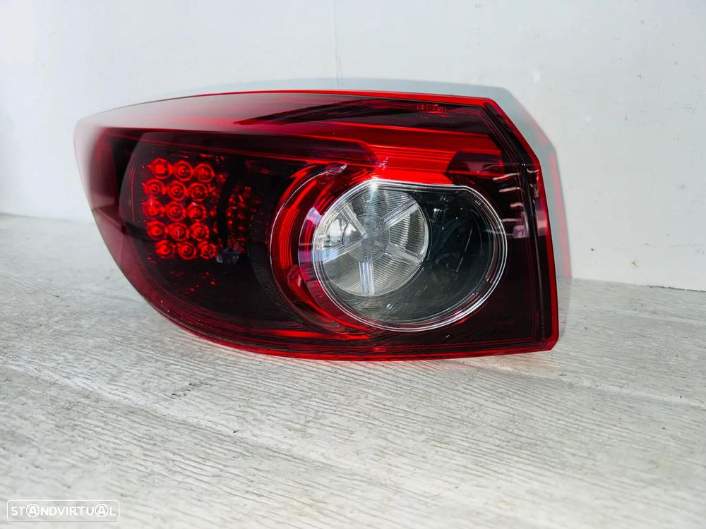 Farolim Canto Trás Esquerdo Mazda 3 (LED) - 2014 / 2024 - 2