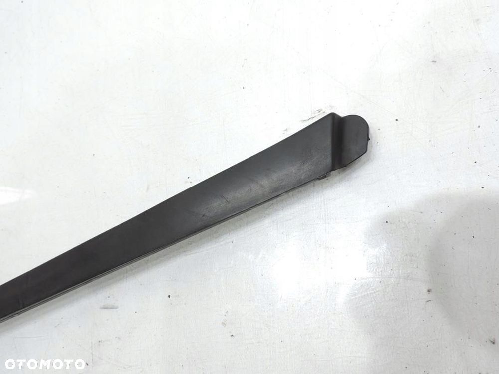 LISTWA SZYBY CZOŁOWEJ PRAWA AUDI A4 B7 - 2
