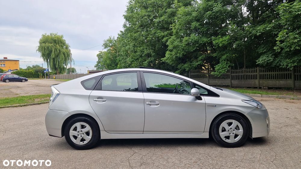 Toyota Prius (Hybrid) Executive - 3