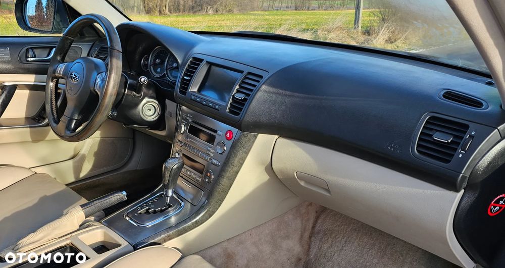 Subaru Legacy Kombi 3.0 4WD - 11