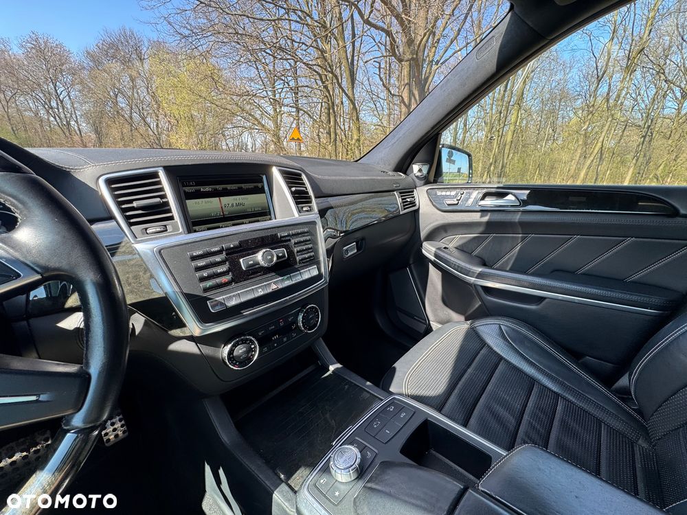 Mercedes-Benz GL - 23