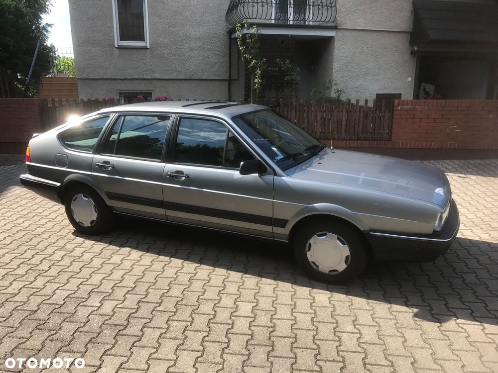 Volkswagen Passat - 1
