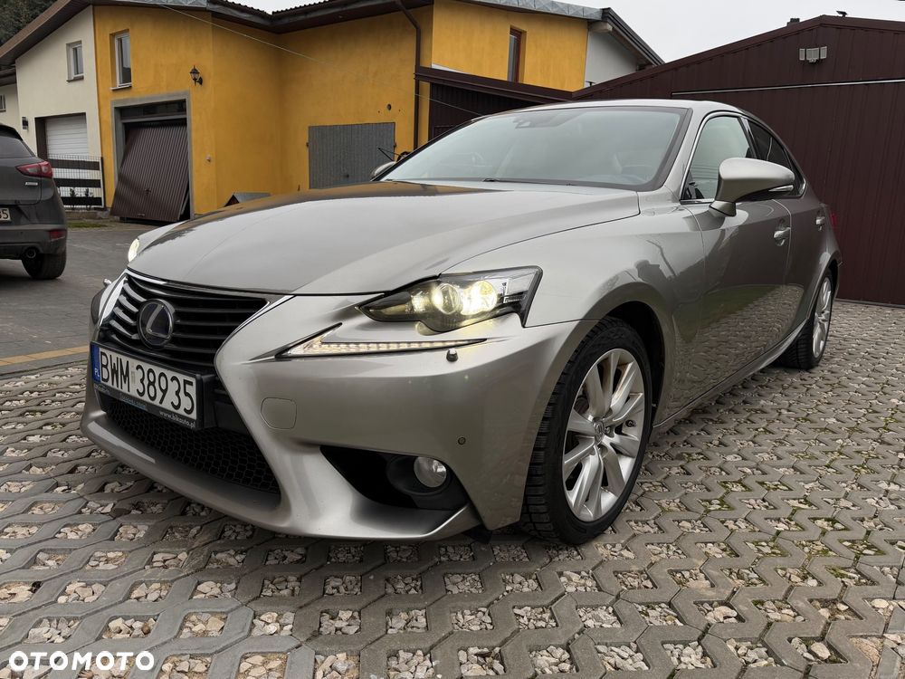 Lexus IS 300h Prestige - 28