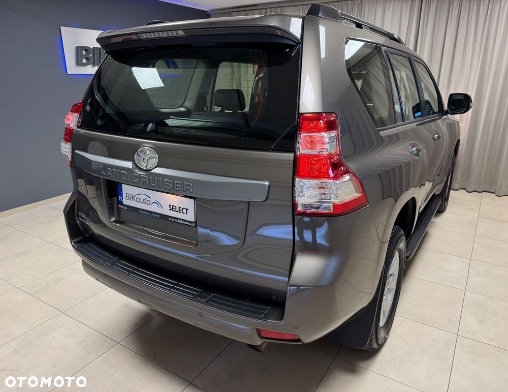 Toyota Land Cruiser - 17