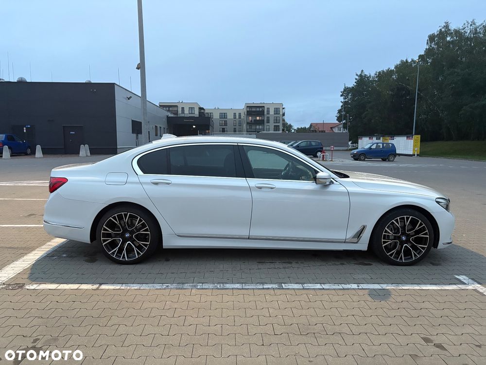 BMW Seria 7 740i - 14