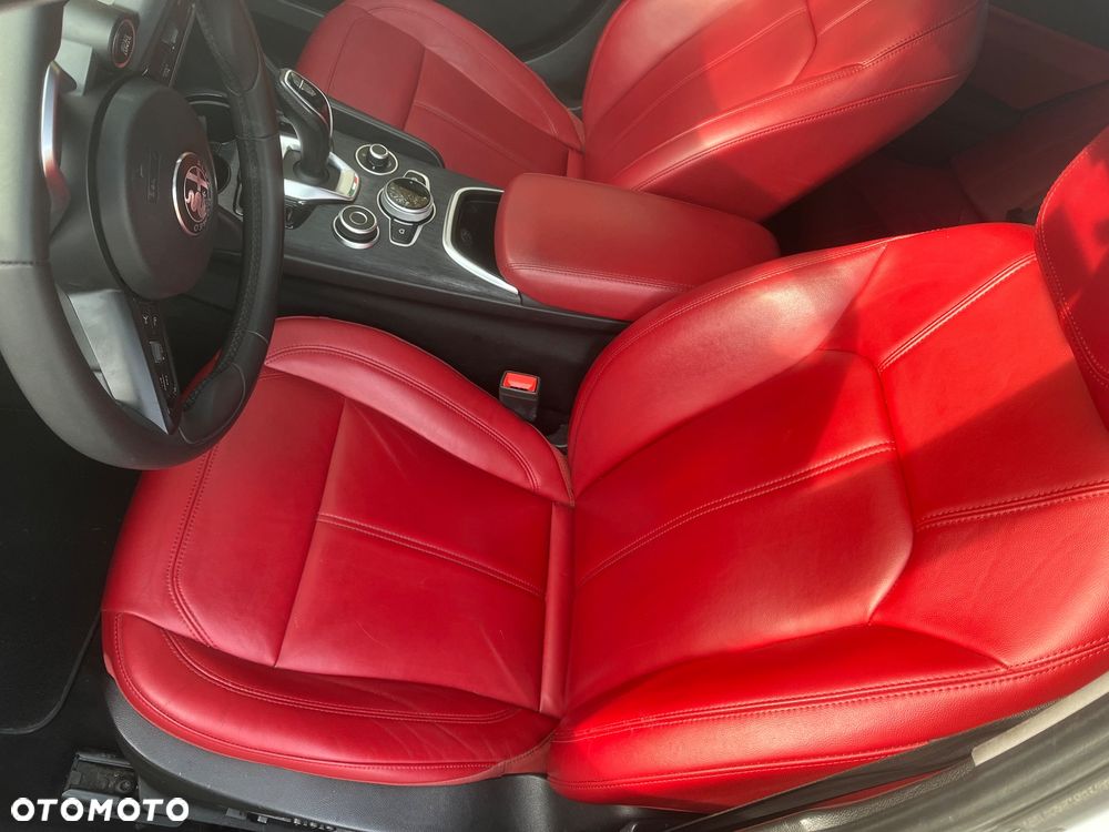 Alfa Romeo Giulia - 2